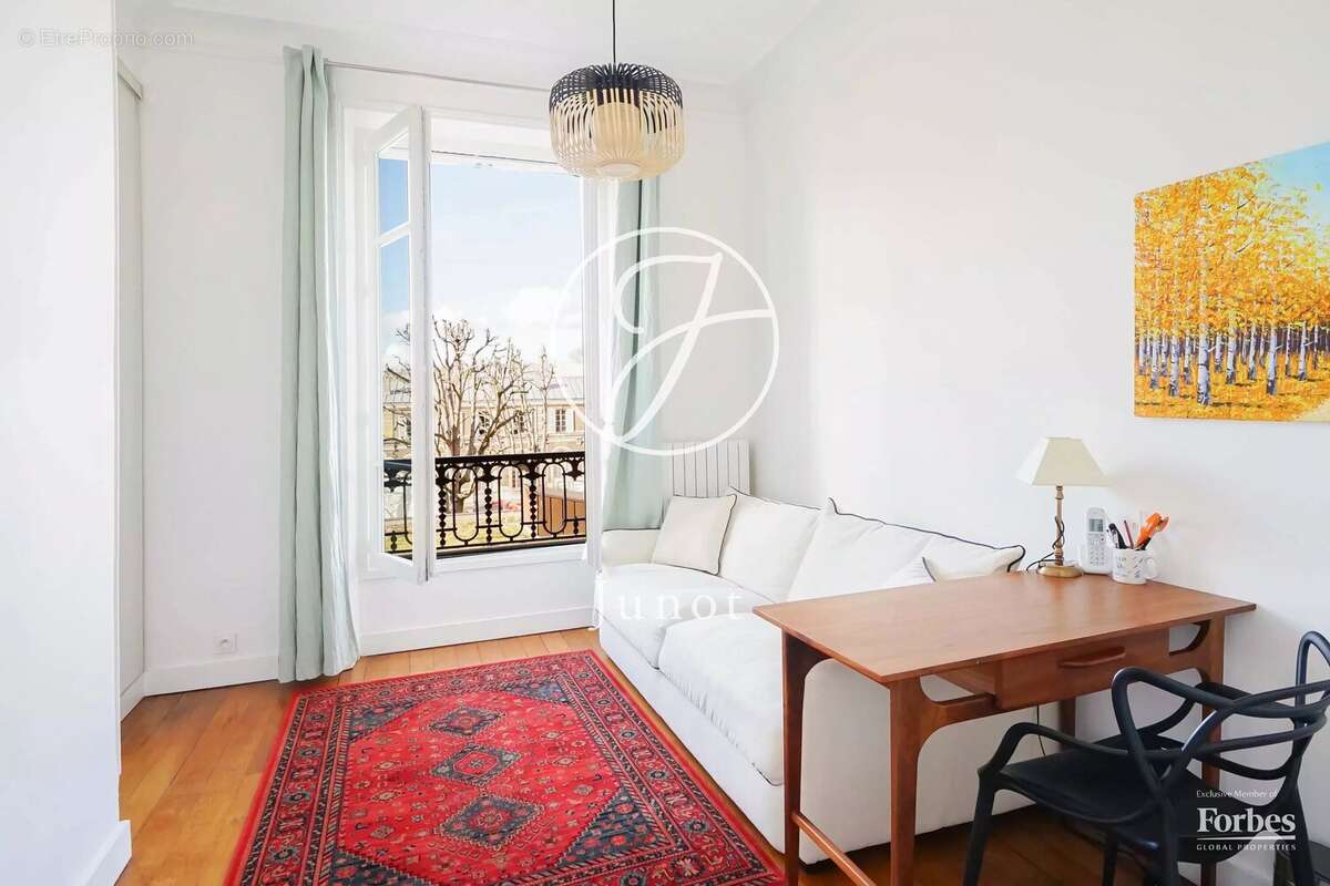 Appartement à PARIS-7E
