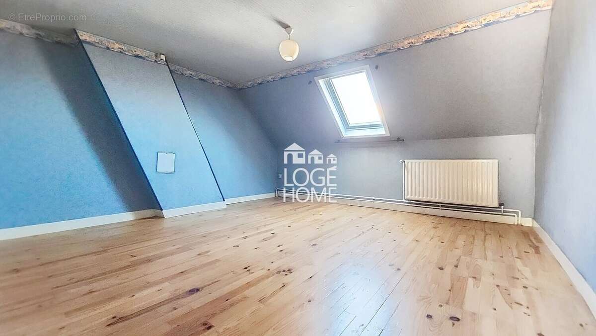 Chambre de 15 m² - Maison à HENIN-BEAUMONT