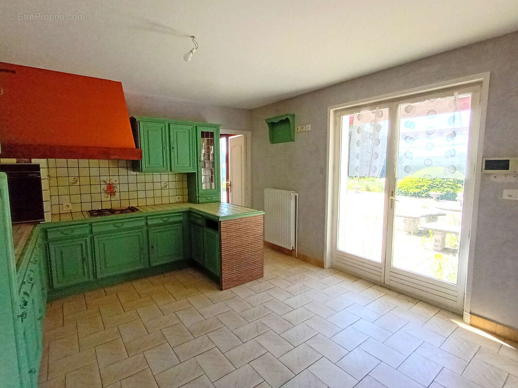 Maison à VEAUCHE