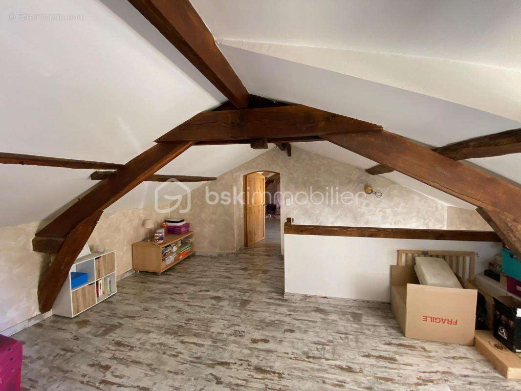 Maison à VILLECOMTAL-SUR-ARROS