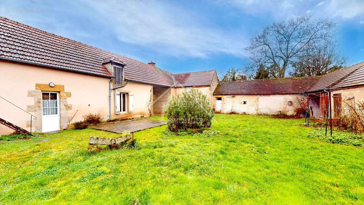 Maison à AGONGES