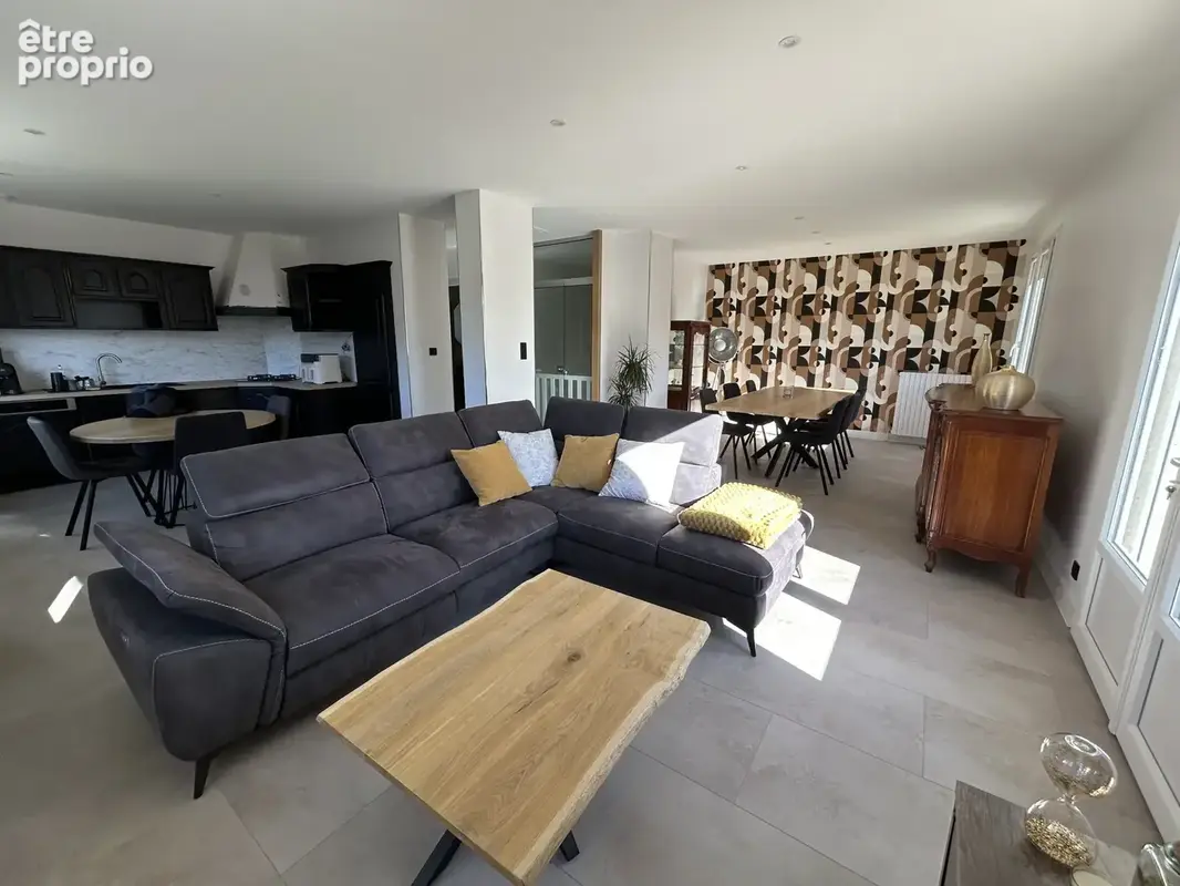 Maison 4 pièces, 133 m2 habitables, avec garage, cave, chaufferie, et dépendance au fond du terrain - photo 2
