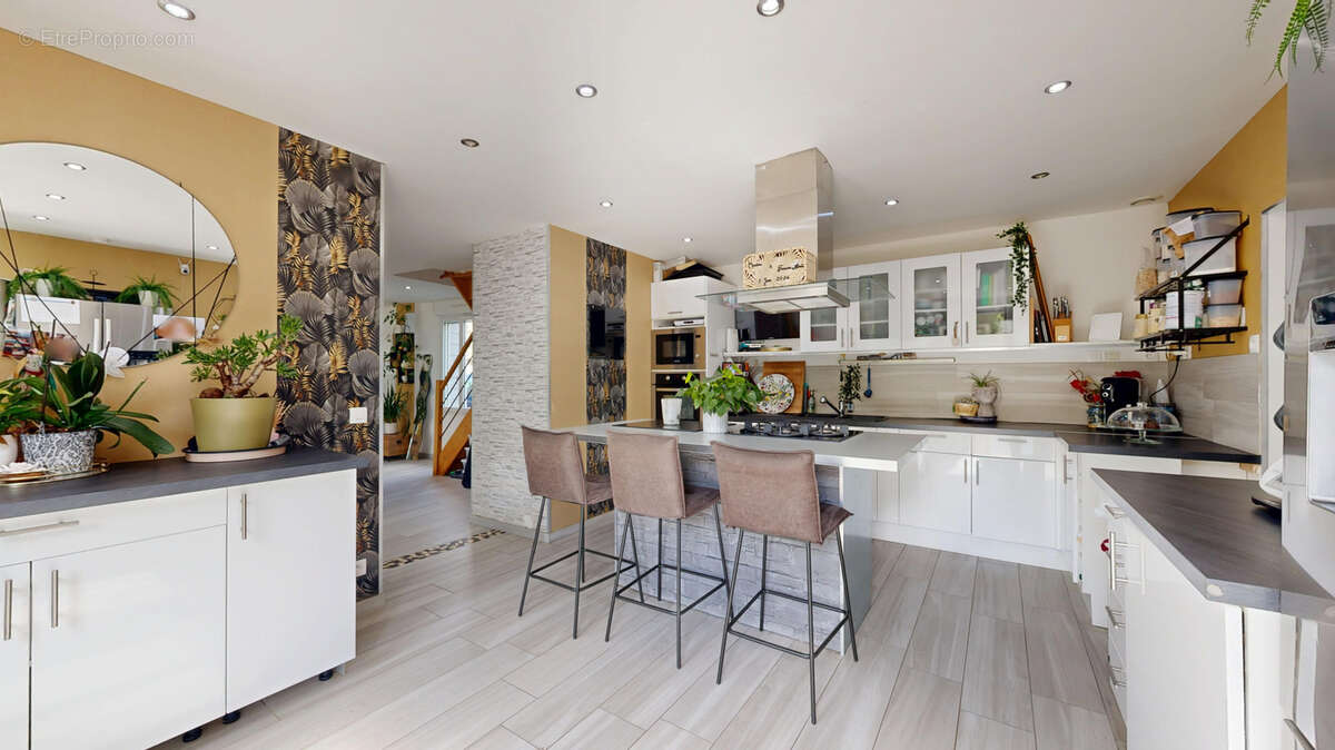 Maison à REFFUVEILLE