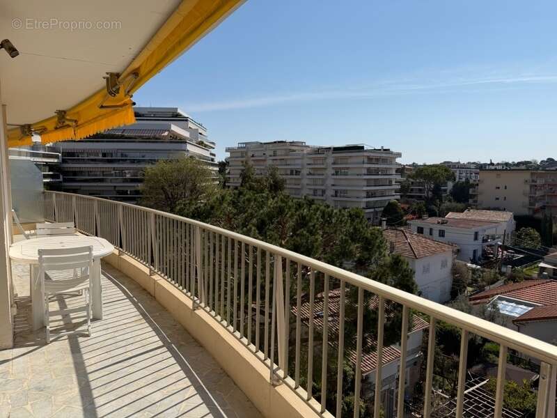  Exceptionnel - Appartement 3 pièces – Vue mer panoramique –parking et cave- Juan-les-Pins - photo 8