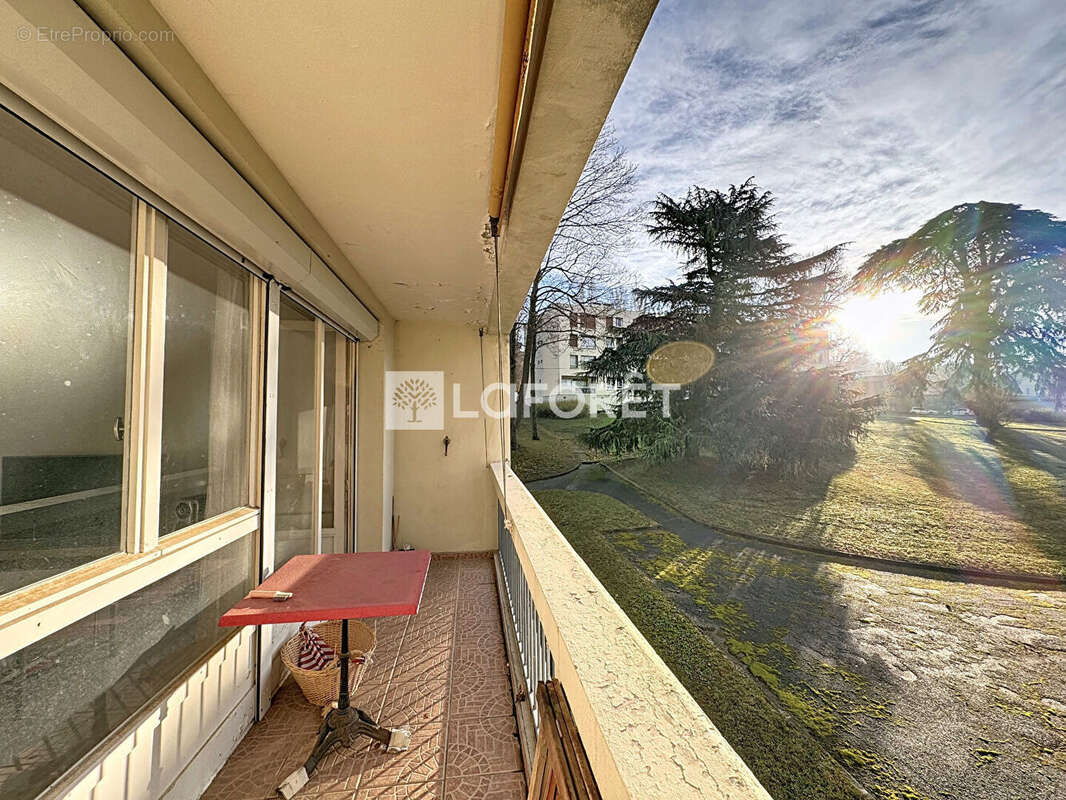 Appartement à GENAY