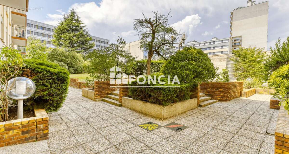 Rosny-sous-bois, appartement familial 5 pièces avec balcon filant, 2 box et 2 caves - photo 13