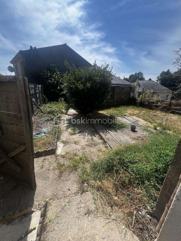 Maison de 188 m² avec 2 appartements indépendants – Garage, cave et terrain – Ernée (53500) - photo 14