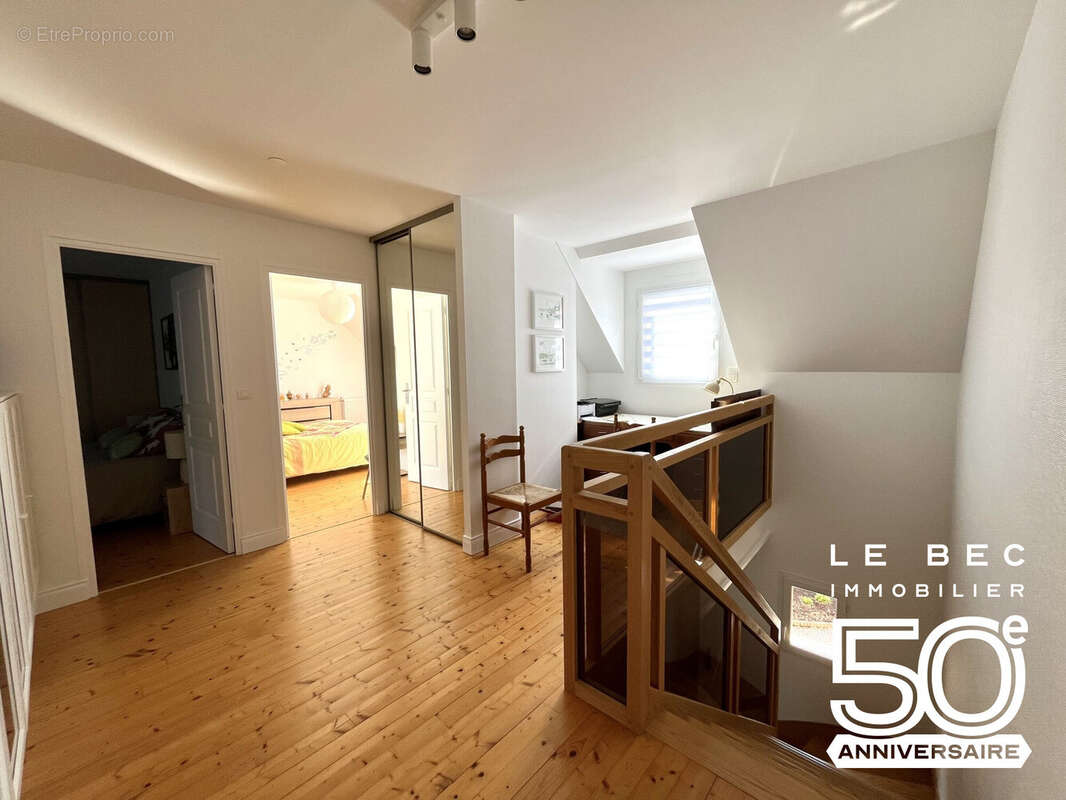 Maison 218 m² à Vannes  - photo 8