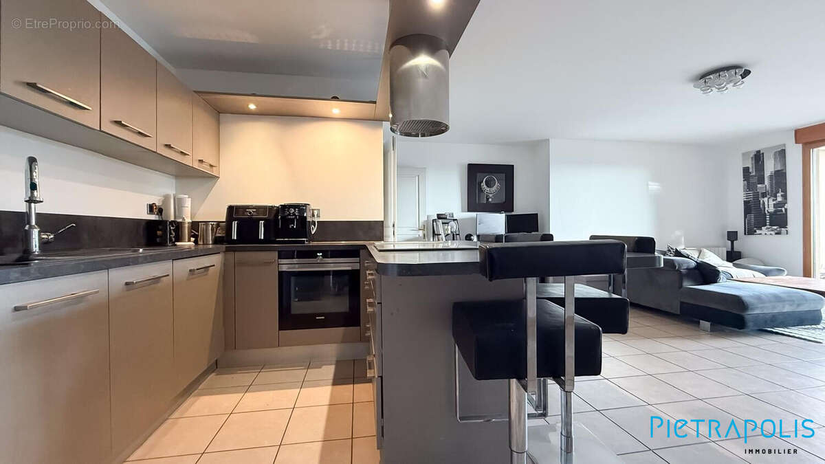 Appartement à COLLONGES-AU-MONT-D'OR