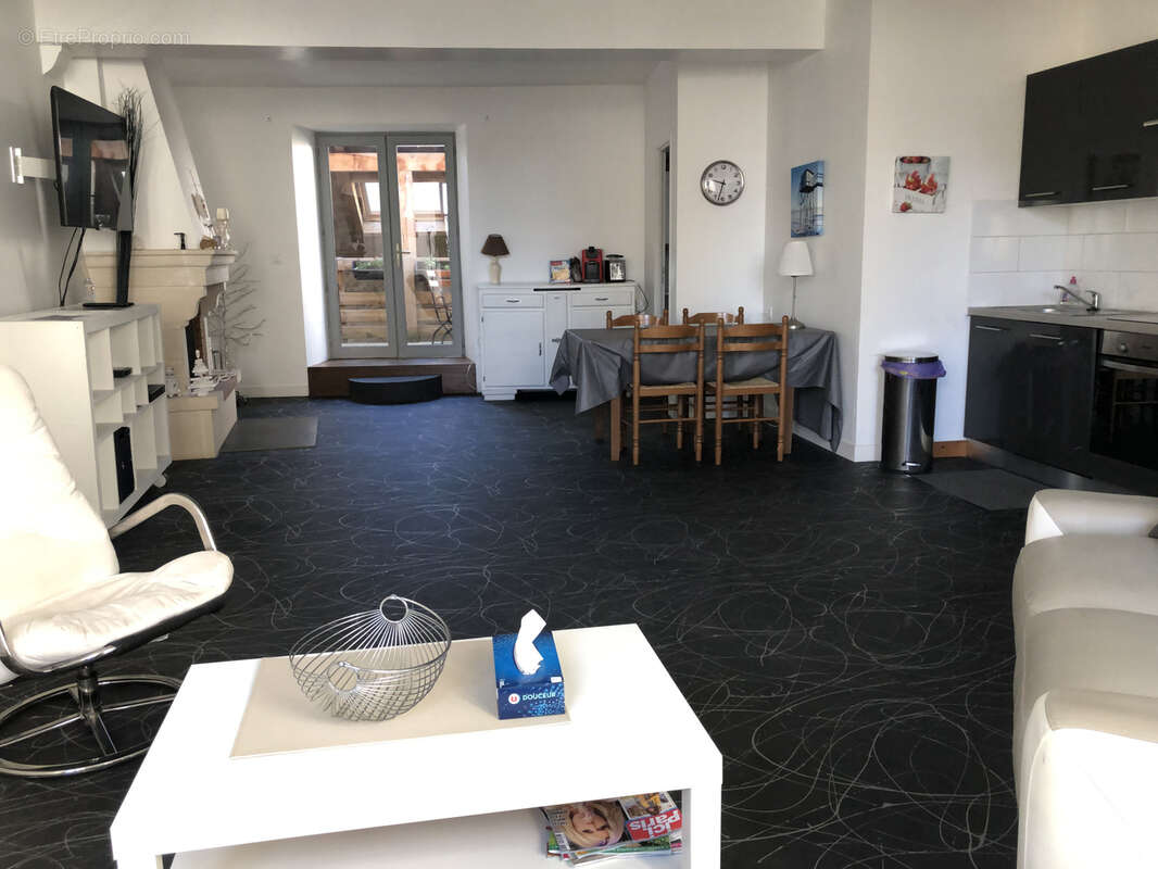 Immeuble mixte commerce et habitation - photo 2