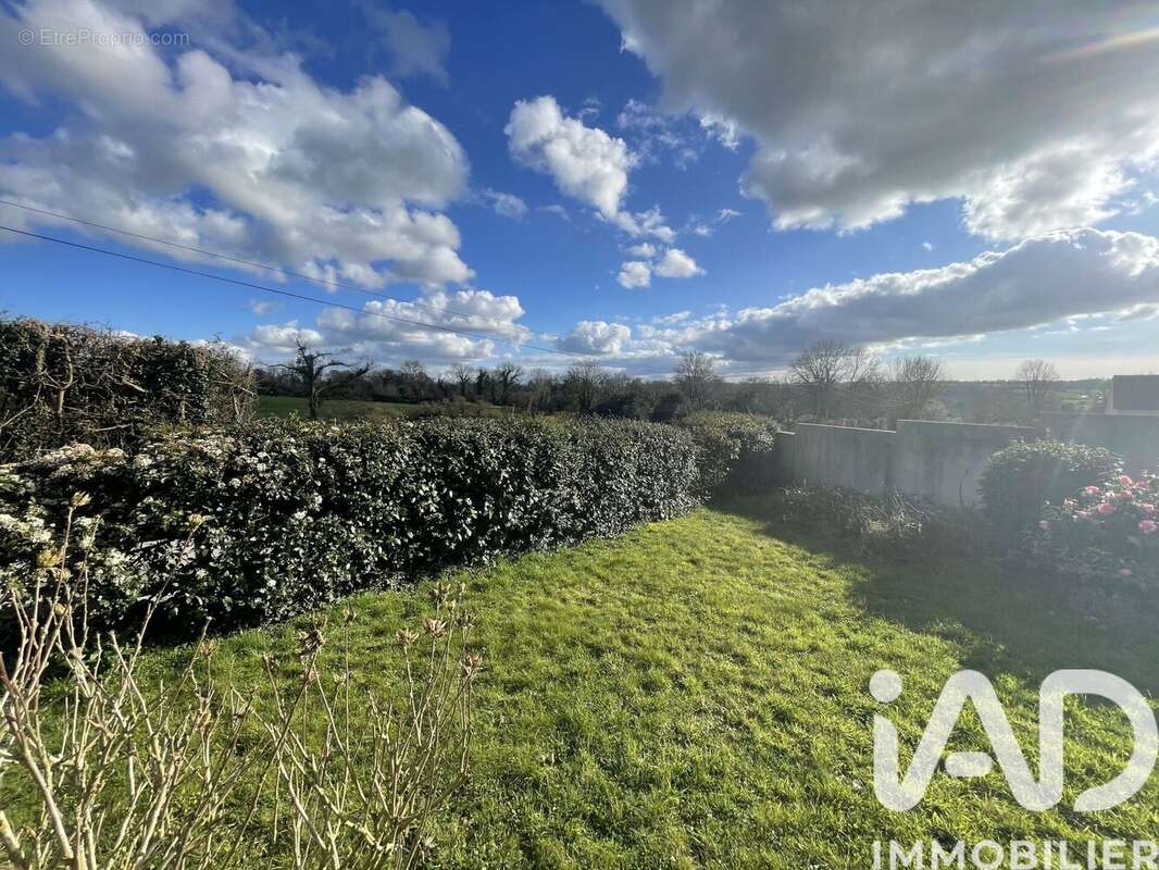 Photo 2 - Maison à SAVIGNY