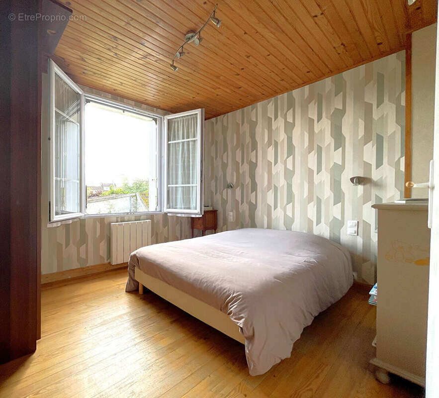 Maison 132 m2 (145 m2 au sol) avec jardin au centre du village de Bouafle - photo 10