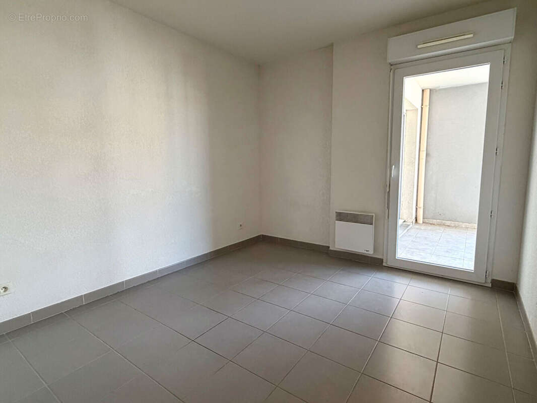 Appartement t3 - terrasse & parking - photo 8
