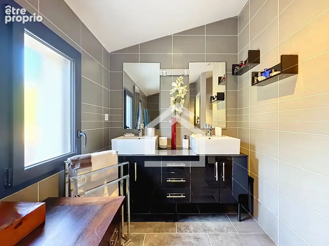 Maison contemporaine de 198 m2, 5 chambres, piscine et double garage - photo 25