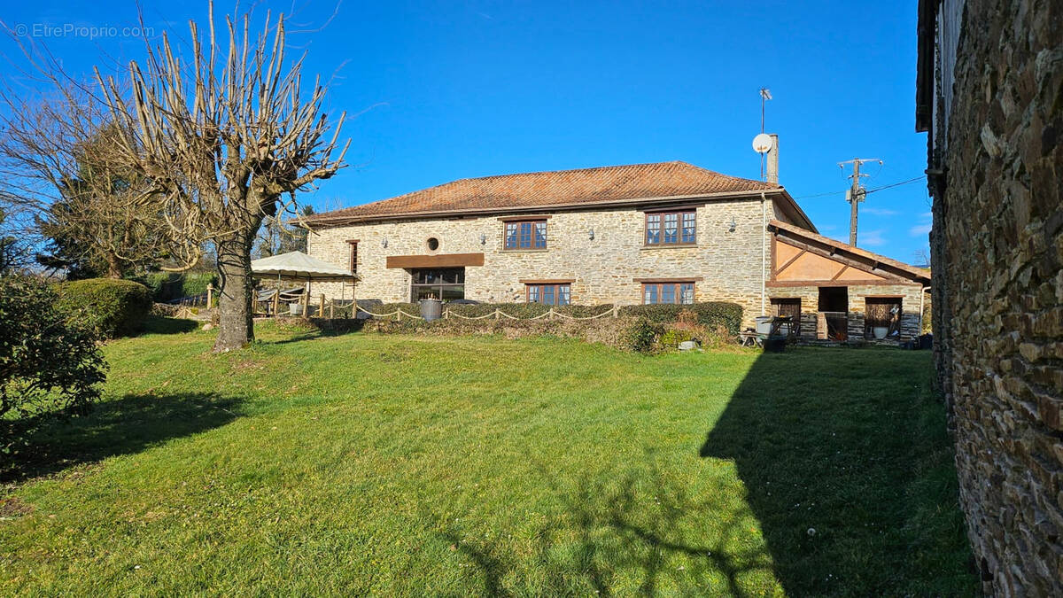 Maison à SAINT-YRIEIX-LA-PERCHE