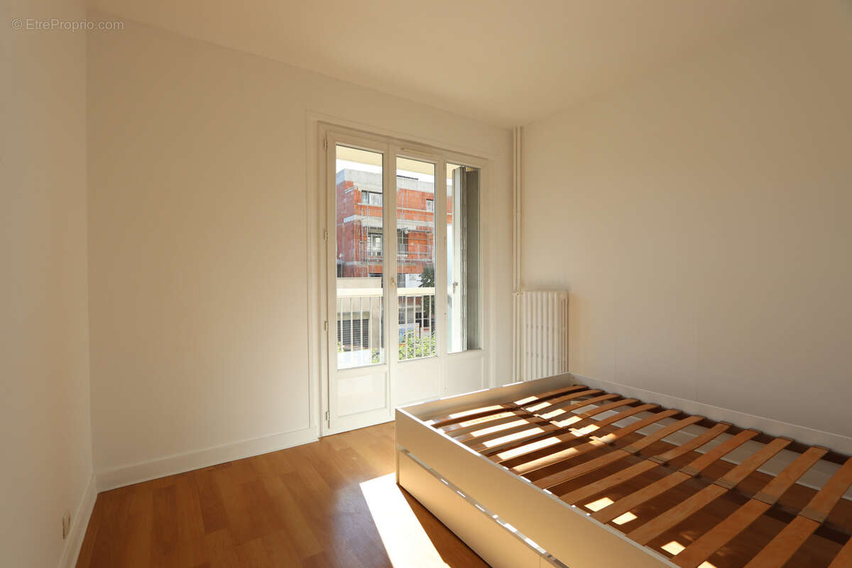 Appartement à LES PAVILLONS-SOUS-BOIS