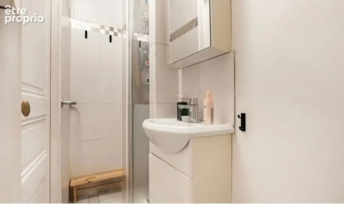 Grand studio  de charme 22,21 m2 étage élevé Paris 18 - photo 8