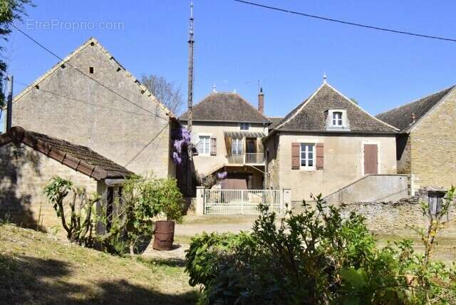 n°1 - Maison à GIVRY