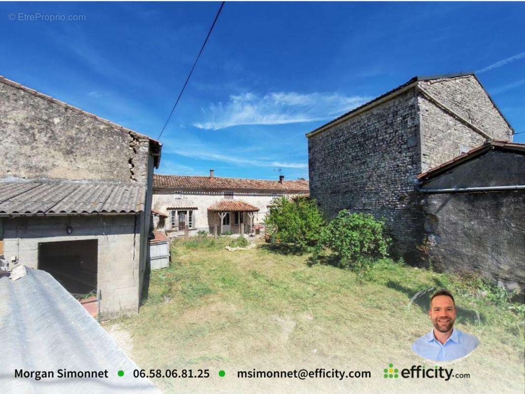 Maison à GENAC