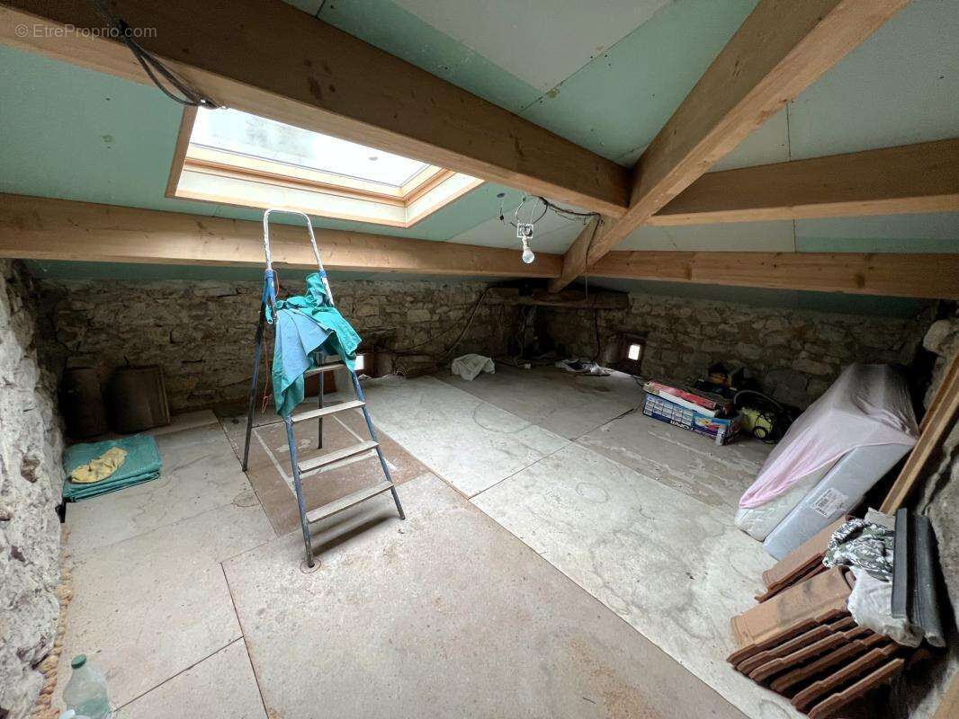 Maison + local + jardinet - photo 16