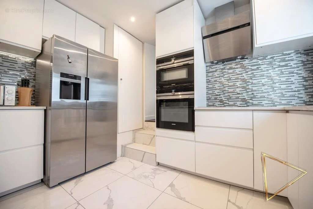 Appartement à PARIS-1E