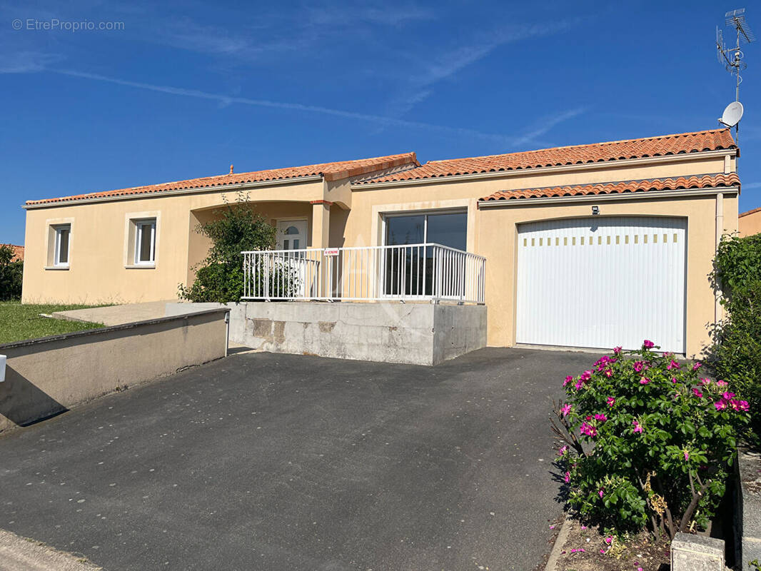 Maison à MAULEON