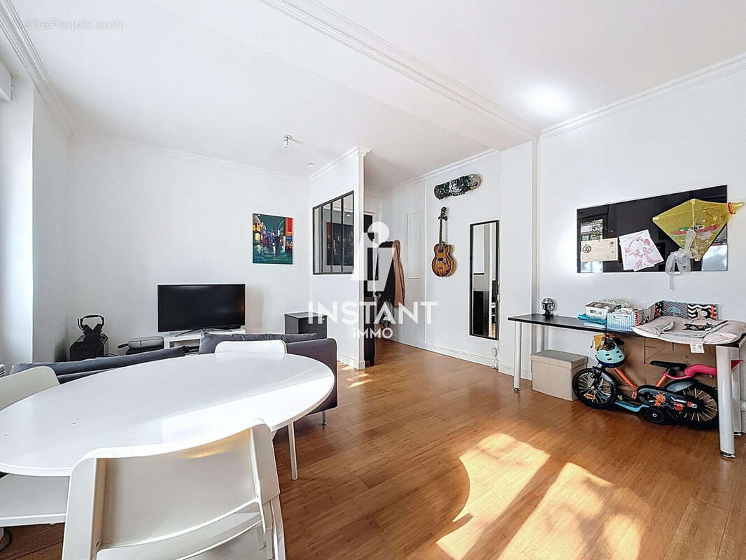 Appartement à CHARENTON-LE-PONT