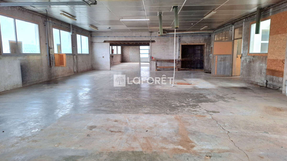 Commerce à FERRIERES