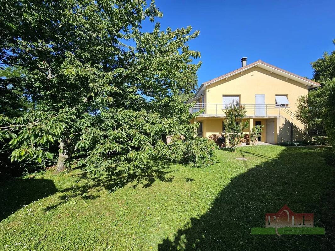 Maison à EYZIN-PINET