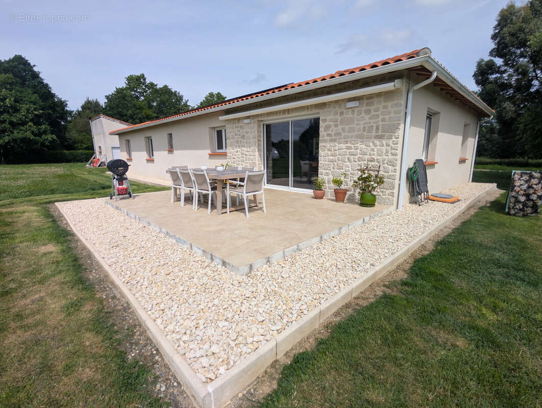 Maison à MONTECH