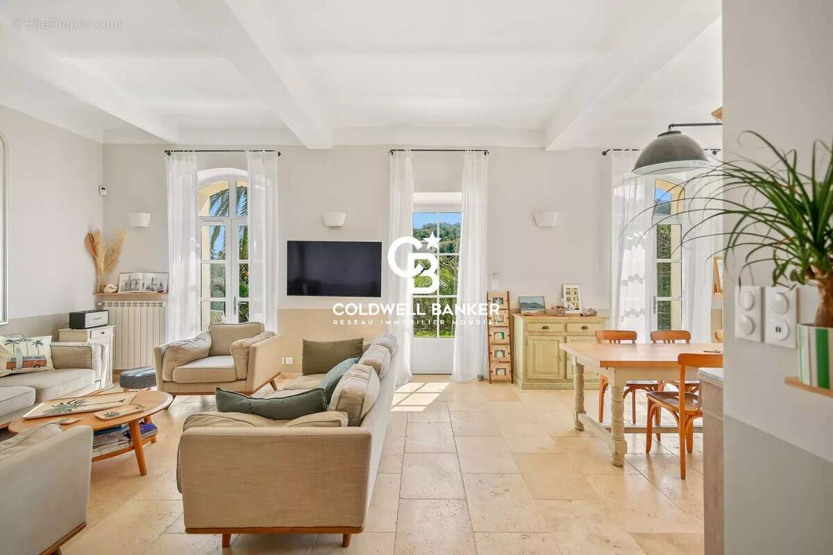 Maison à CARQUEIRANNE