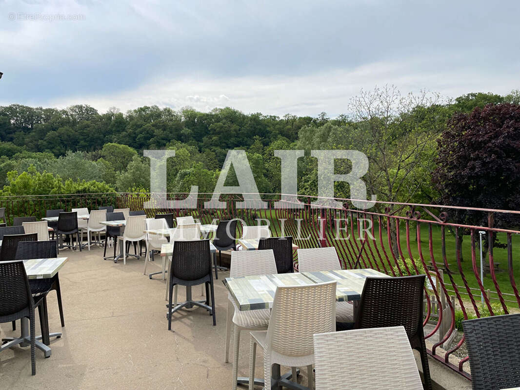 Commerce à SAINT-LEONARD-DES-BOIS