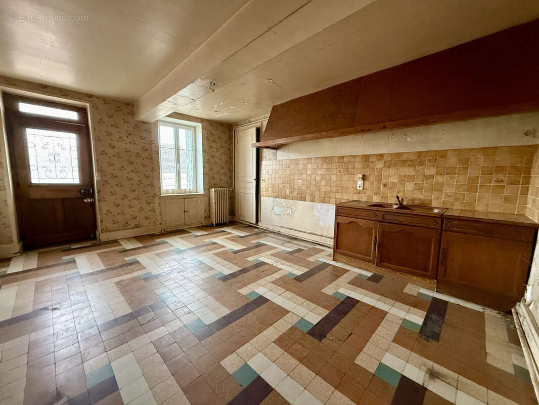 Maison à AVALLON