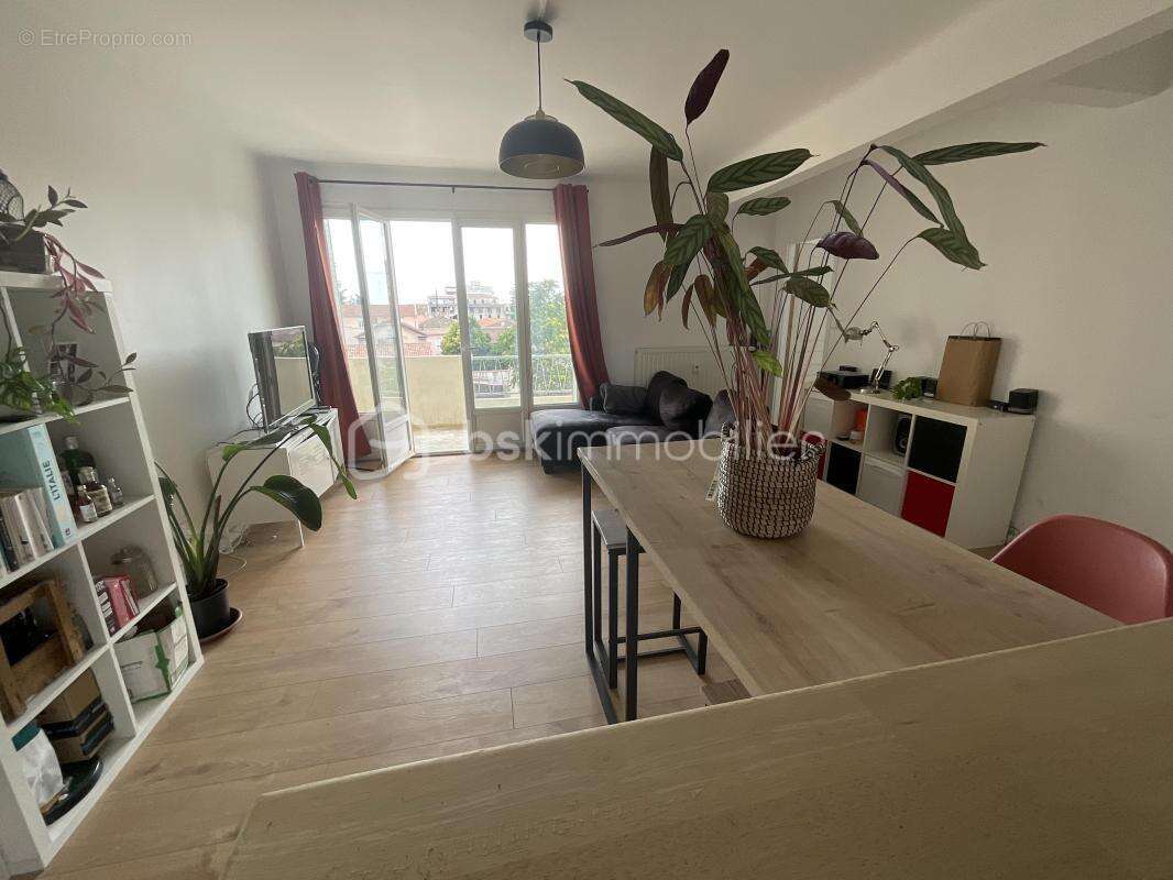 a Voir ! Appartement T4 3 chambres, à deux pas du centre ville et de ses commodités - photo 3