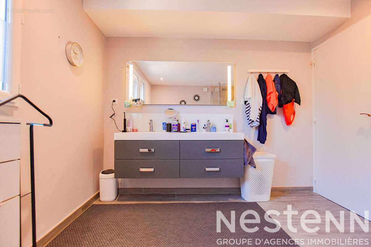 A vendre à LORGUES - Propriété familiale 6 chambres au coeur d'un environnement privilégié avec PISCINE - photo 14