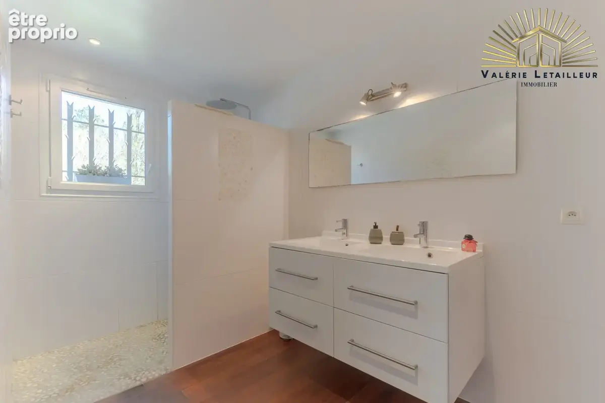 Magnifique maison de caractère développant environ 170 m2 habitables, complétés par 100 m2 de sous-sol, le tou - photo 12