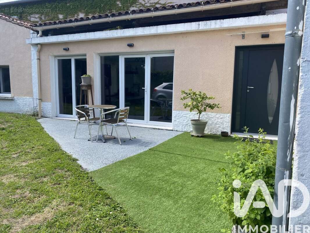 Photo 2 - Maison à CHATEAUBERNARD