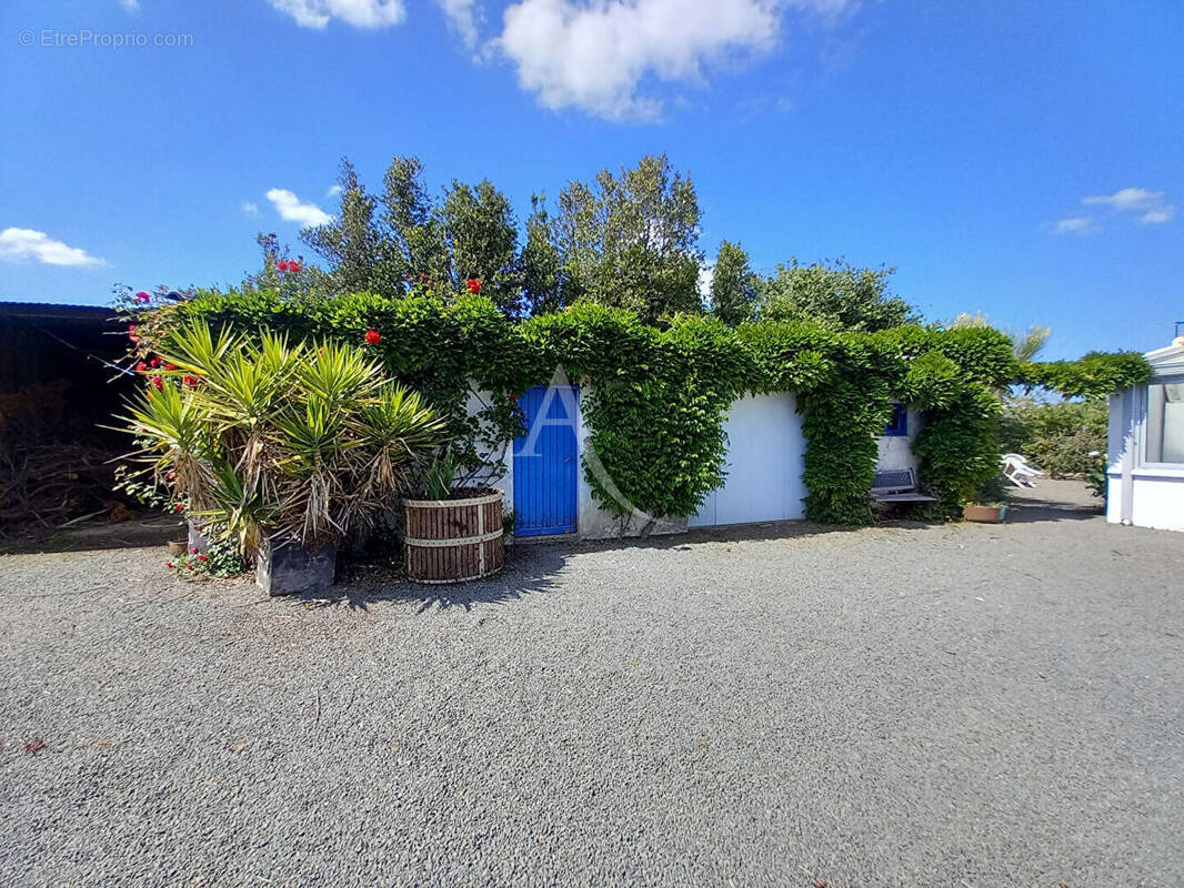 Maison à LANDEVIEILLE