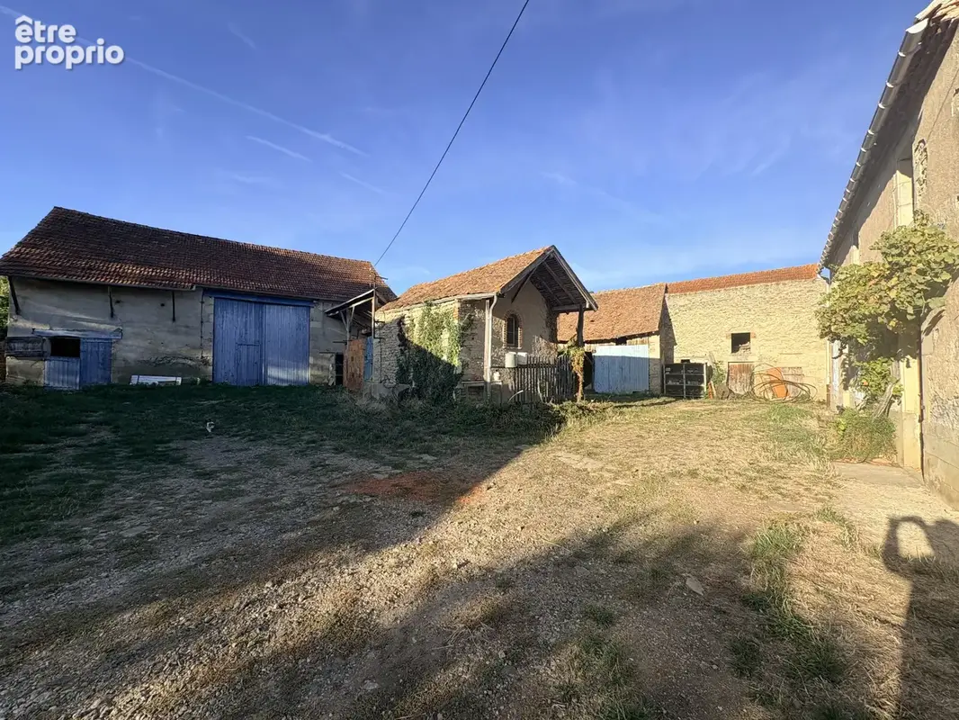 BIOZAT, Ensemble immobilier en pierre   Idéal amoureux de l’ancien et grand bricoleur - photo 2