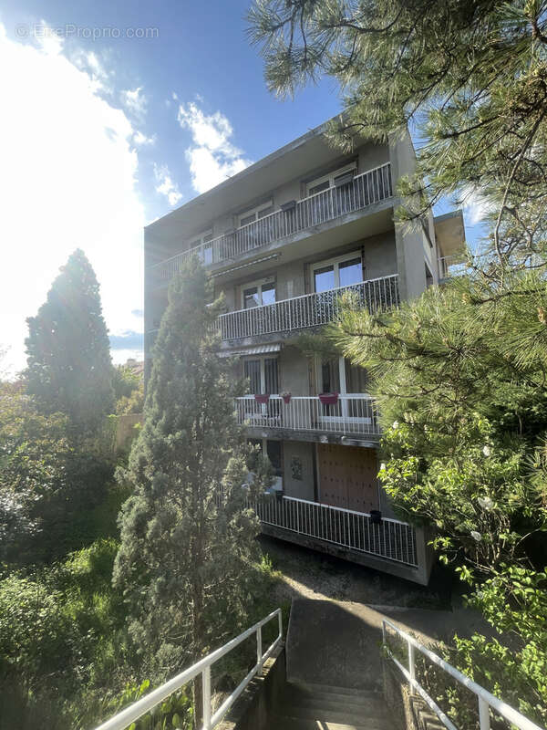 Appartement à SAINT-ETIENNE