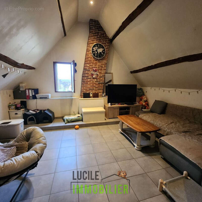 Appartement avec parking et cours 5 - Appartement à MOUY