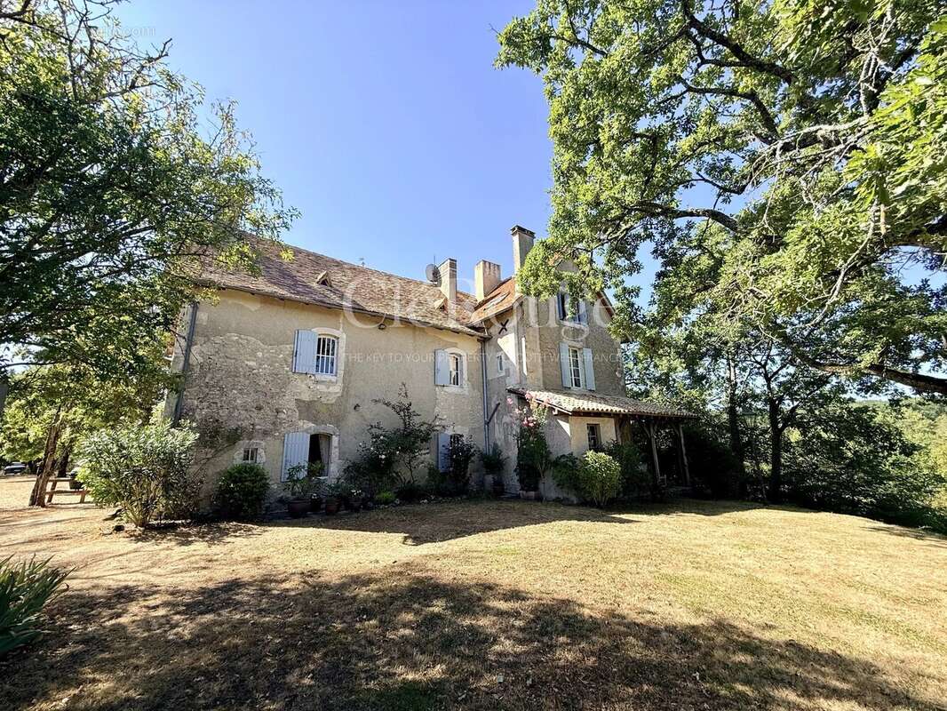Près d'Eymet - Magnifique château de 5/6 chambres, sur un terrain de 1,6 hectare - photo 32