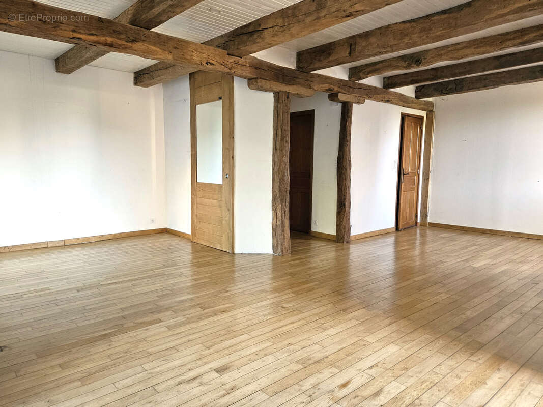 Maison rénovée avec grand jardin aménagé et garage, située dans le centre ville de Baraqueville - photo 9