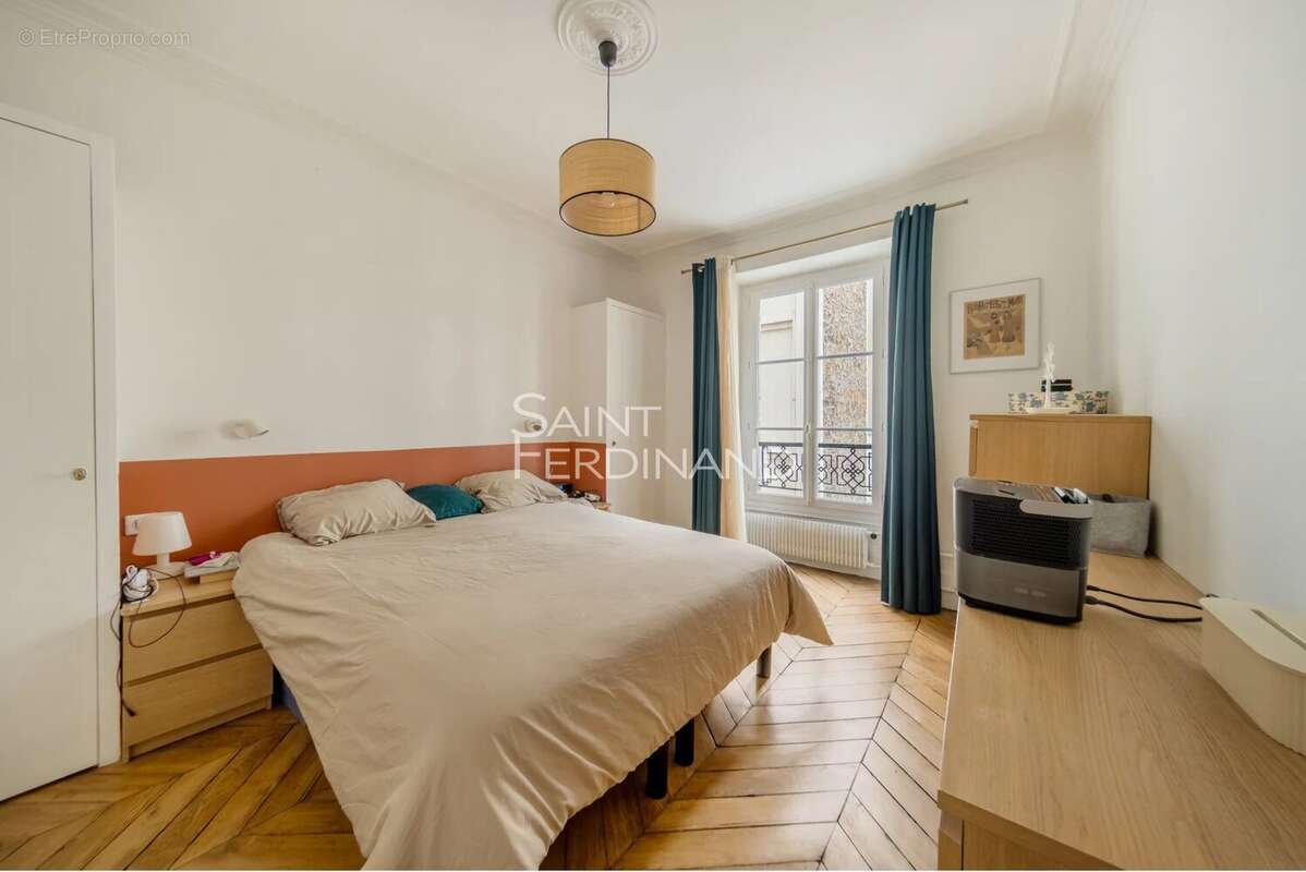 Appartement à PARIS-17E