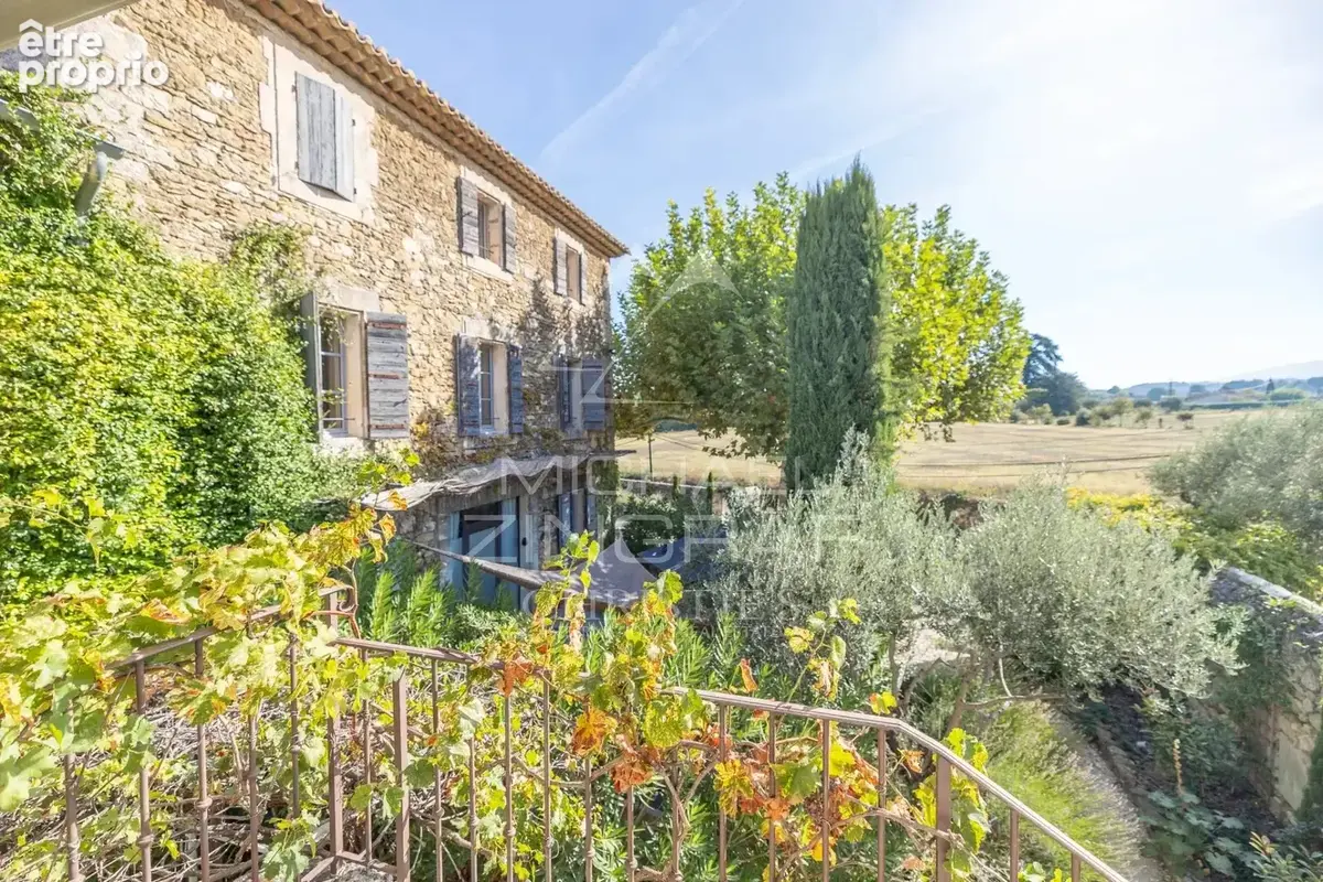 Oppède – Mas provençal de caractère avec gîtes, chambres d'hôtes et vues sur le Luberon - photo 6