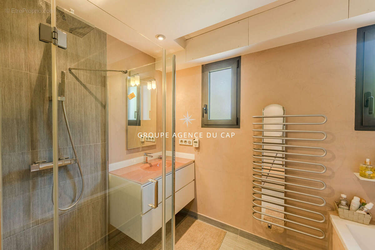 Villa contemporaine 9 pieces  250 m2  saint-raphael - photo 15
