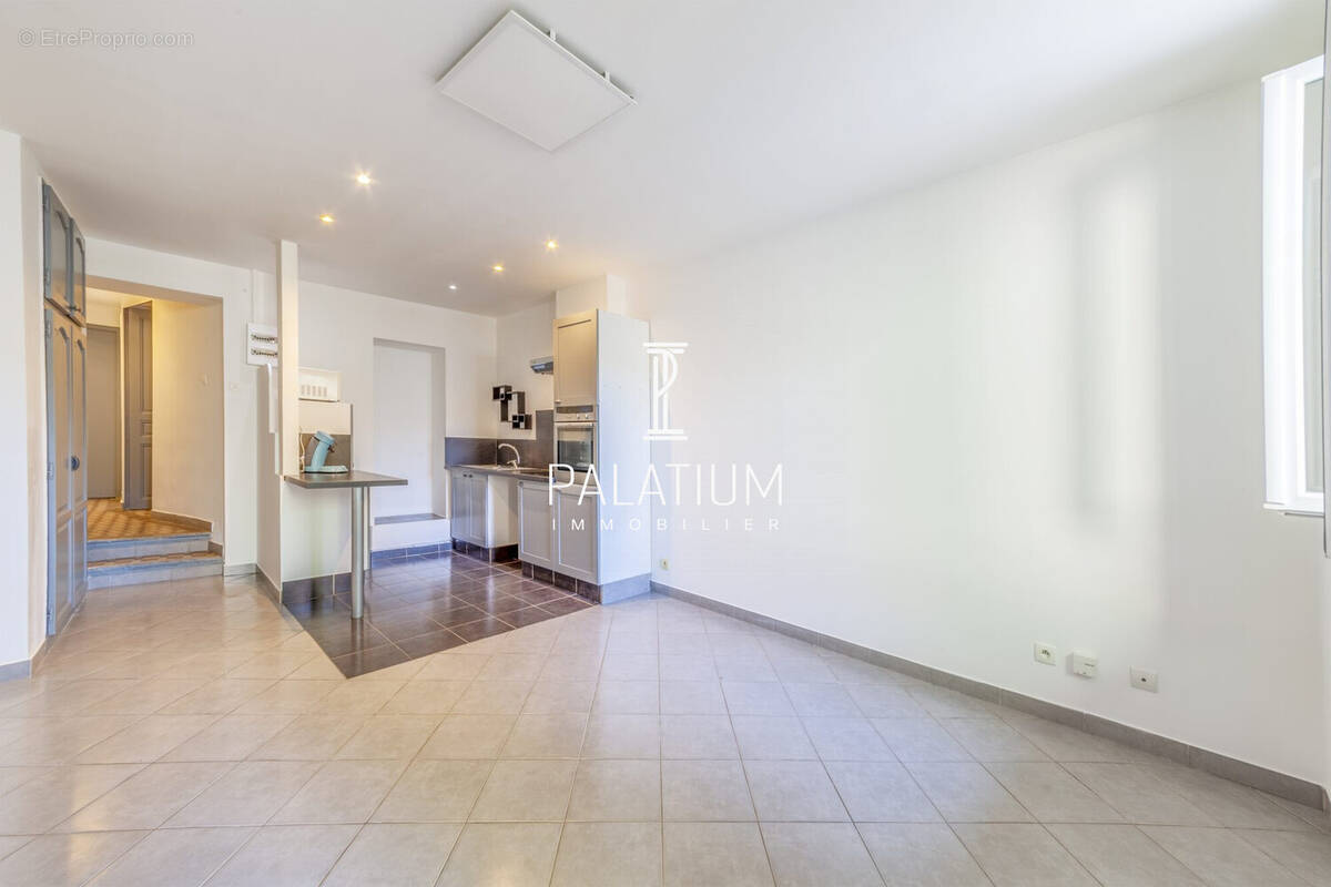 Appartement à GREOUX-LES-BAINS