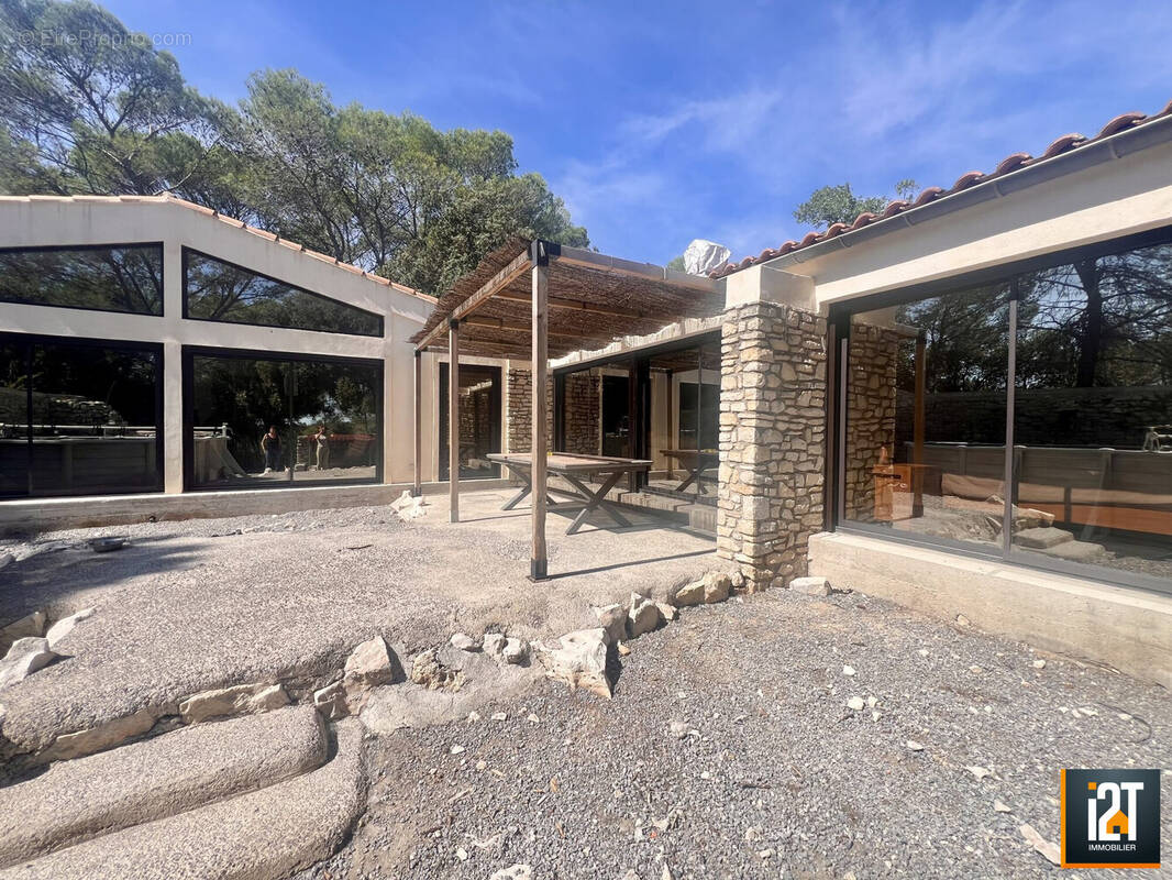 Maison à VEZENOBRES