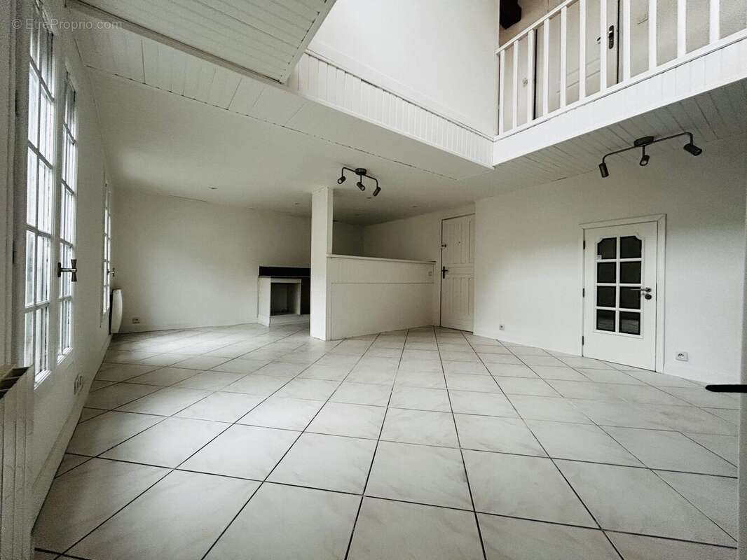 Appartement à LA CHAPELLE-EN-SERVAL