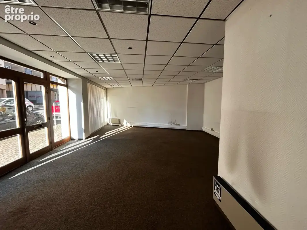 HYPER CENTRE local commercial ou professionnel d'environ 73,14 m2 - photo 4